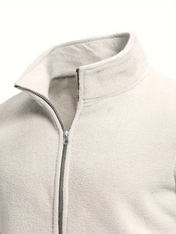 Sudadera con capucha y cremallera de color oliva para hombre